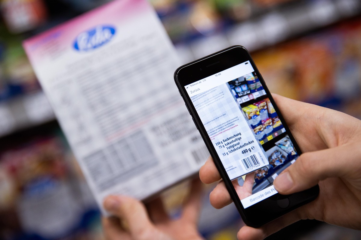 Die Scan&Go App wird in einem Penny Markt gezeigt. Mit der Scan&Go App können Nutzer ihre Einkäufe bereits während des Einkaufens im Markt scannen und am Ende bargeldlos bezahlen. Die App funk ...