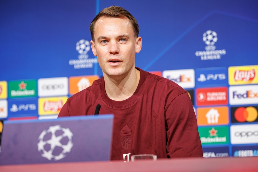 07.11.2023, Bayern, München: Fußball: Champions League, vor dem Heimspiel des FC Bayern München gegen Galatasaray Istanbul. Torwart Manuel Neuer vom FC Bayern München spricht auf der Pressekonferenz v ...