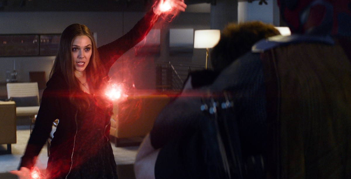 Walt Disney - Marvel Entertainment - Marvel Studios / DR CAPTAIN AMERICA: CIVIL WAR de Anthony Russo et Joe Russo 2016 USA avec Elizabeth Olsen super heros, Wanda Maximoff/Scarlet Witch d apres les pe ...