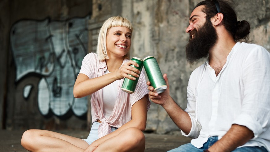 Der Begriff „Pick-me Girl beschreibt das Verhalten von Frauen, bei dem sie sich durch sprachliche Vergleiche zu anderen Frauen versuchen von diesen abzugrenzen und diese schlecht zu machen, um zu zeig ...