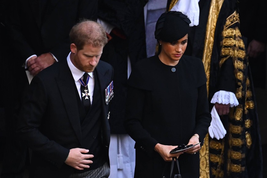 . 14/09/2022. London, United Kingdom.The coffin of Queen Elizabeth II at Westminster Hall in London accompanied by King Charles III and other members of the Royal Family, including Prince William and  ...