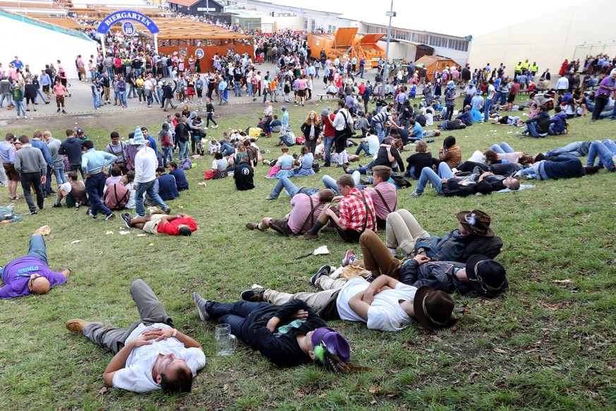 oktoberfest-bye-bye-kotzh-gel-wie-m-nchen-das-wilde-treiben