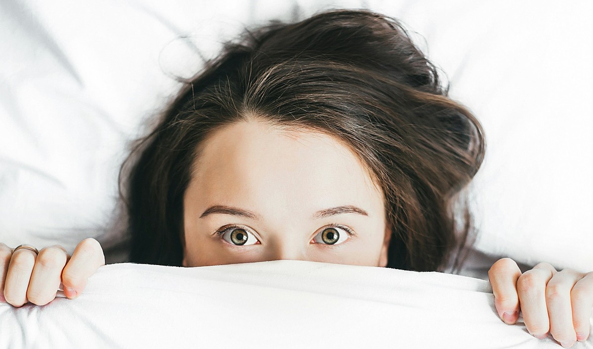 Morgens immer müde, abends wach: Vor allem sonntags fällt das Einschlafen schwer.