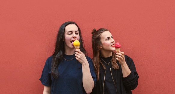 Julia und Isa sind ständig dabei, neue vegane Rezepte zu entwickeln.