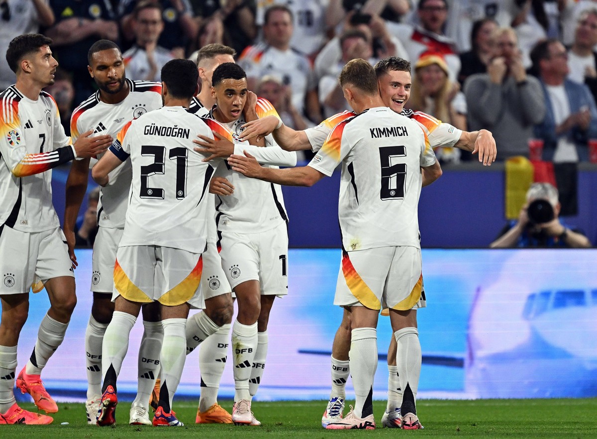 14.06.2024, xscotx, Fussball EM 2024, Deutschland - Schottland, emspor, v.l. Florian Wirtz Deutsche Fussball Nationalmannschaft DFB, Joshua Kimmich Deutsche Fussball Nationalmannschaft DFB celebrate t ...