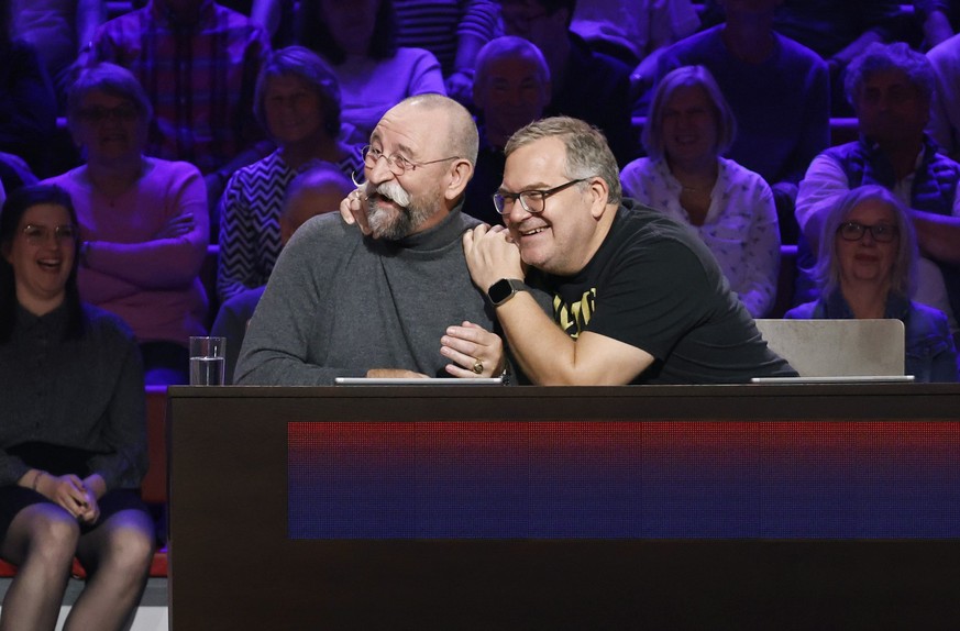 ARD WER WEISS DENN SOWAS? FOLGE 1197, &quot;Daniel Meyer und Horst Lichter&quot;, am Freitag (15.11.24) um 18:00 Uhr im ERSTEN.
Rateteam-Kapitän Elton (r.) mit Fernsehmoderator Horst Lichter (l.).
© A ...