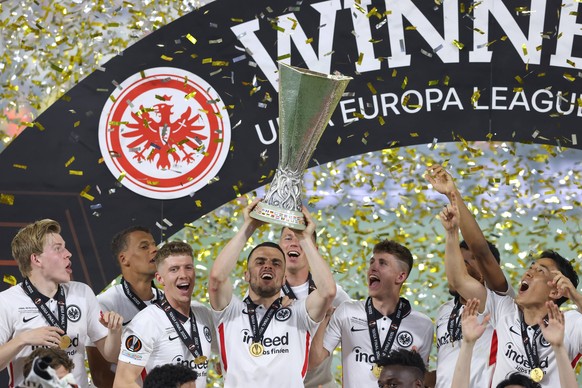 Sevilla, Spain, 18th May 2022. Filip Kostic of Eintracht Frankfurt lifts the trophy as he celebrates with team mates following the penalty shoot out victory in the UEFA Europa League match at Ramon Sa ...