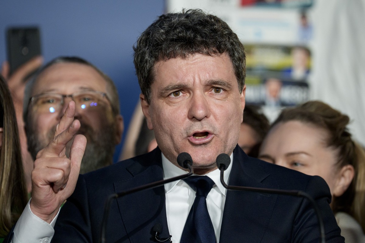 18.05.2025, Rumänien, Bukarest: Präsidentschaftskandidat Nicusor Dan spricht nach Schließung der Wahllokale für die zweite Runde der Präsidentschaftswahlen. Foto: Andreea Alexandru/AP/dpa +++ dpa-Bild ...