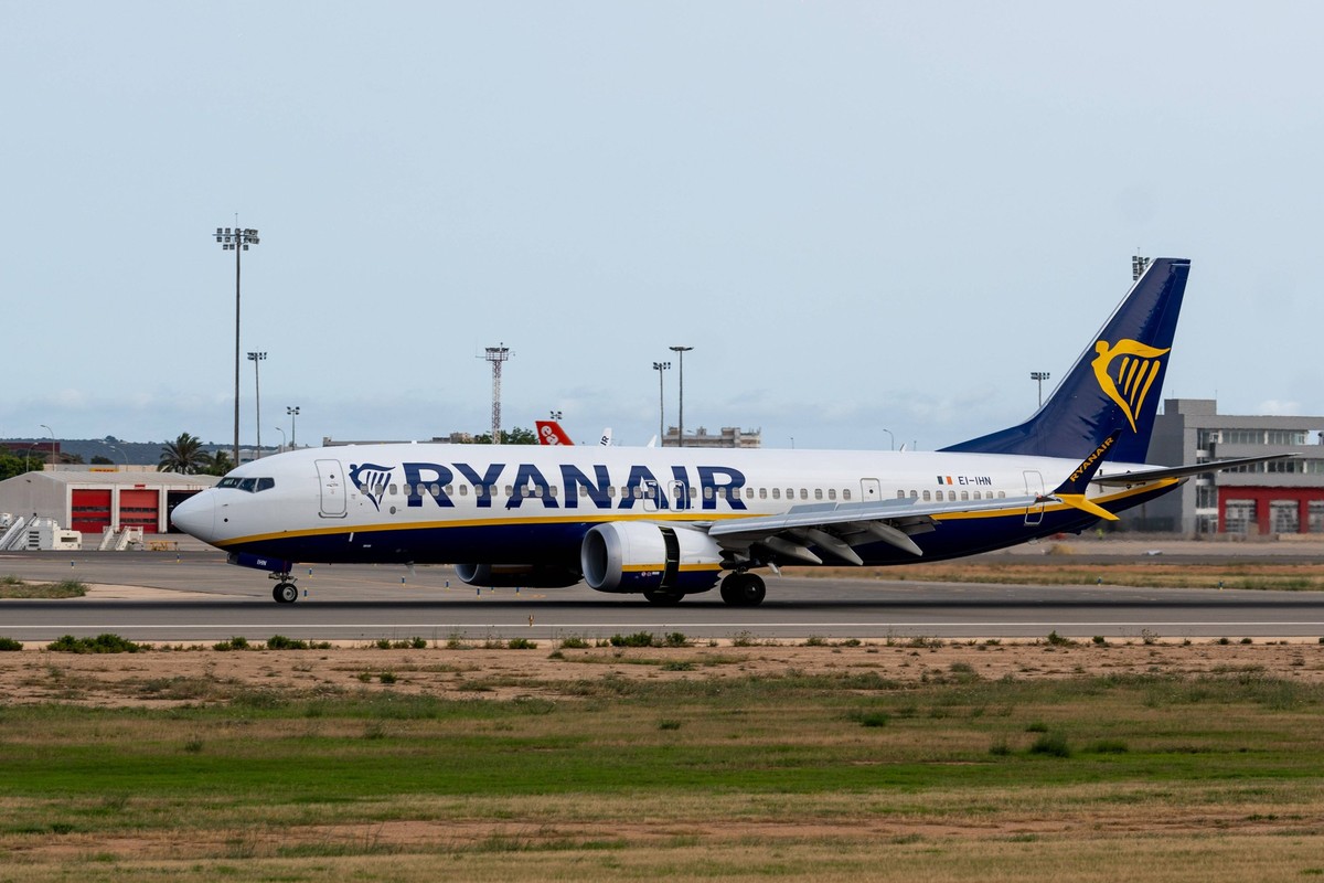 20240626 Palma de Mallorca PALMA, SPAIN - JUNE 26 2024 : EI-IHN RYANAIR BOEING 737 MAX 8 at - Palma de Mallorca on June 26, 2024 in Palma, . Palma Baleares Spain *** 20240626 Palma de Mallorca PALMA,  ...