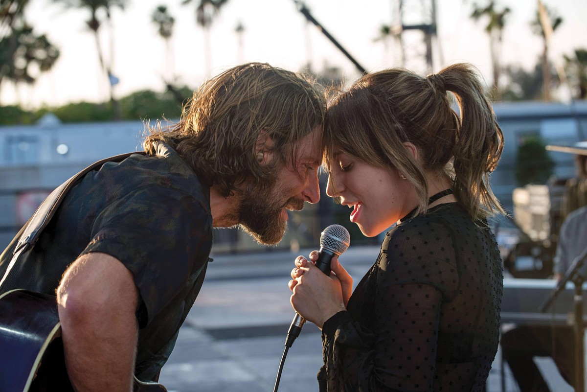 Warner Bros. - Gerber Pictures - Joint Effort - Malpaso Productions - Thunder Road Pictures / DR A STAR IS BORN de Bradley Cooper 2018 USA Bradley Cooper Lady Gaga as Stefani Germanotta. musicien guit ...