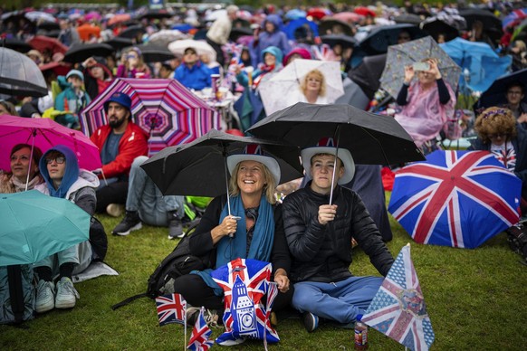 Royal fans watch the Britain&#039;s King Charles III coronation ceremony on a screen in Hyde park, in London, Saturday, May 6, 2023. (AP Photo/Emilio Morenatti)