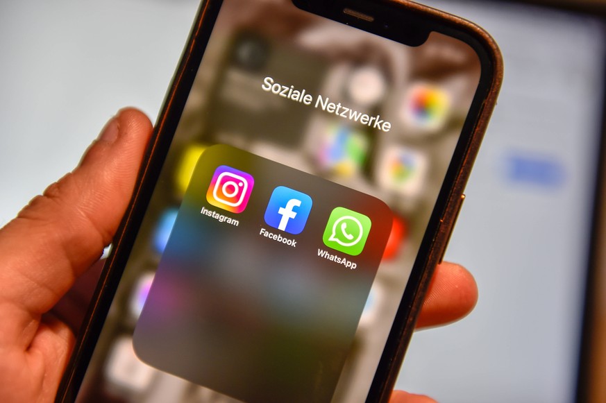 Facebook, WhatsApp und Instagram offline Seit ca. 17:30 Uhr deutscher Zeit sind die Dienste von WhatsApp, Facebook und Instagram offline. Millionen Nutzer auf der ganzen Welt k�nnen nicht kommuniziere ...