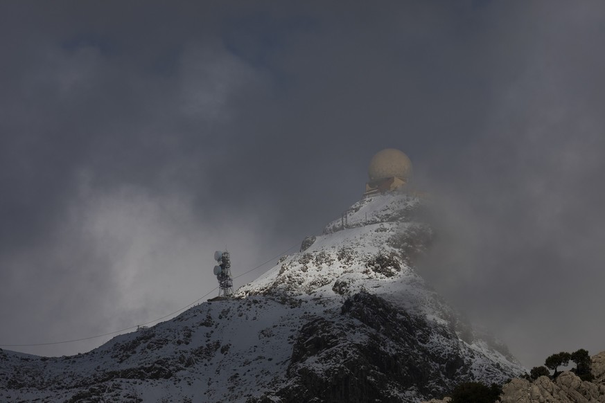 La isla turística lucha contra el frío y la nieve