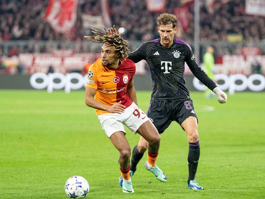 Sacha Boey Galatasaray Istanbul, 93 , Leon Goretzka FC Bayern Muenchen, 08, GER, FC Bayern Muenchen FCB vs. Galatasaray Istanbul, Fussball, Champions League, Gruppenphase, Spielzeit 2023/2024, 08.11.2 ...