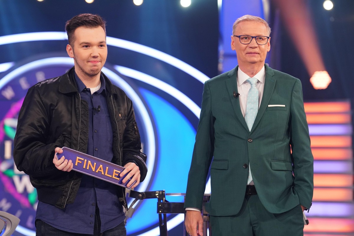 Achtung Sperrfrist für alle Medien 23.04.2025 I 23:45 Uhr
Arman Hodzic (l.) und Günther Jauch
+++ Die Verwendung des sendungsbezogenen Materials ist nur mit dem Hinweis und Verlinkung auf RTL+ gesta ...