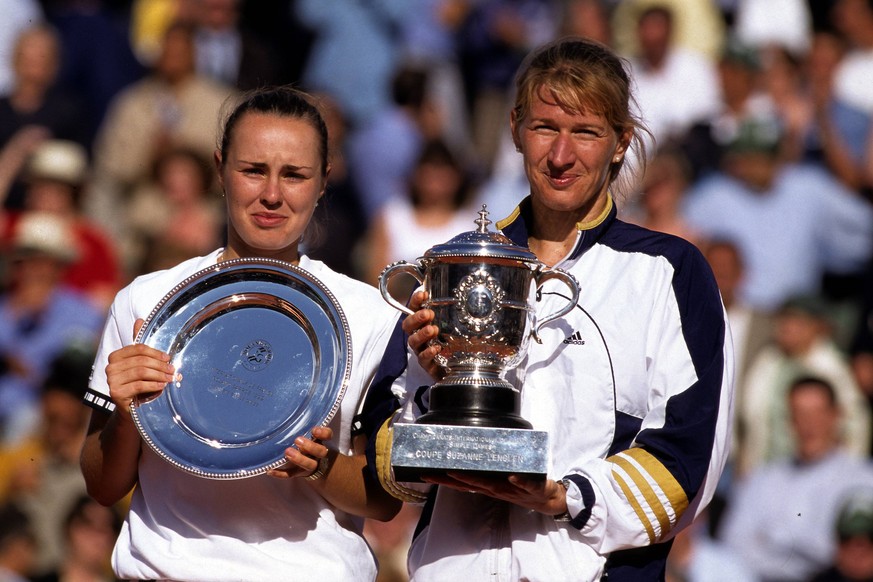 Steffi Graf schlägt am 5. Juni 1999 Martina Hingis in drei Sätzen und holt sich ihren letzten Grand-Slam-Titel der Karriere