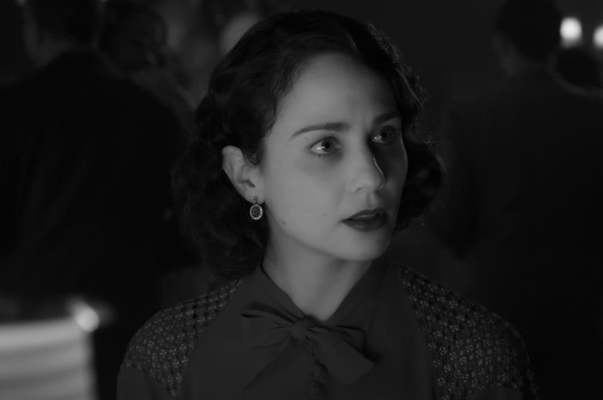 Tuppence Middleton in "Mank".
