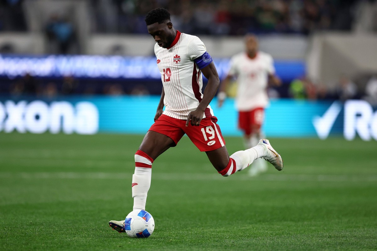 Soccer: Concacaf Nations League Semifinal-Mexico at Canada Mar 20, 2025 Inglewood, California, USA Canada defender Alphonso Davies 19 kicks the ball against Mexico in the second half during a Concacaf ...