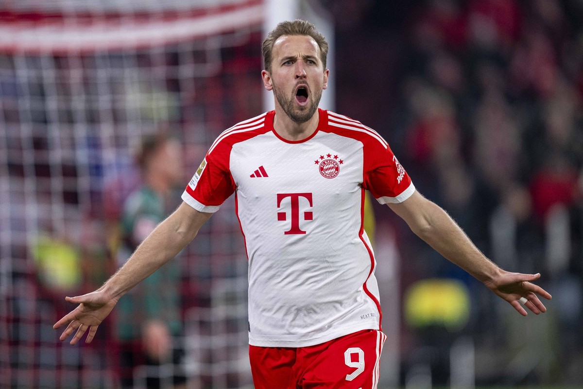Fußball: 1. Bundesliga, 15. Spieltag: FC Bayern München - VfB Stuttgart am 17.12.2023 in der Allianz Arena in München. Münchens Harry Kane jubelt nach seinem Tor zum 2:0. WICHTIGER HINWEIS: Gemäß den  ...