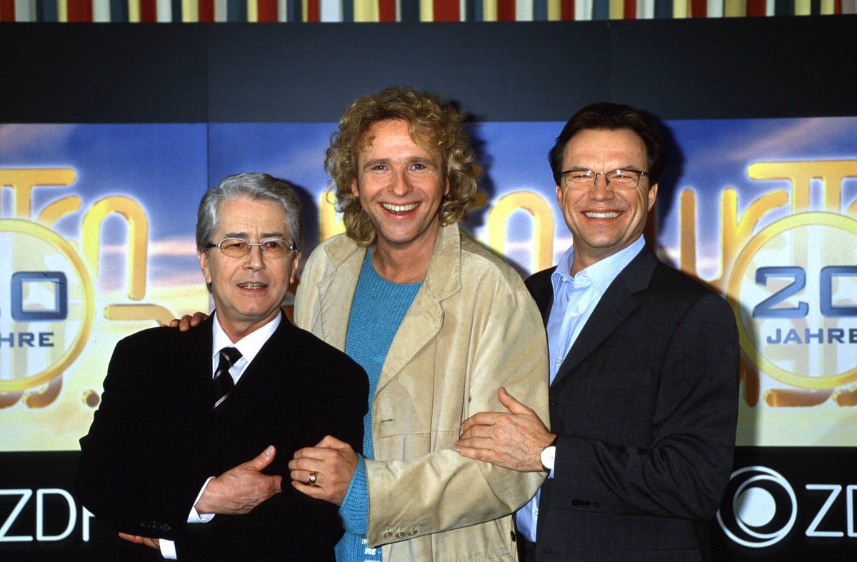 Frank Elstner li., Thomas Gottschalk Mitte und Wolfgang Lippert, die Moderatoren beim Jubil�um der ZDF-Sendung Wetten, dass... PUBLICATIONxINxGERxSUIxAUTxONLY