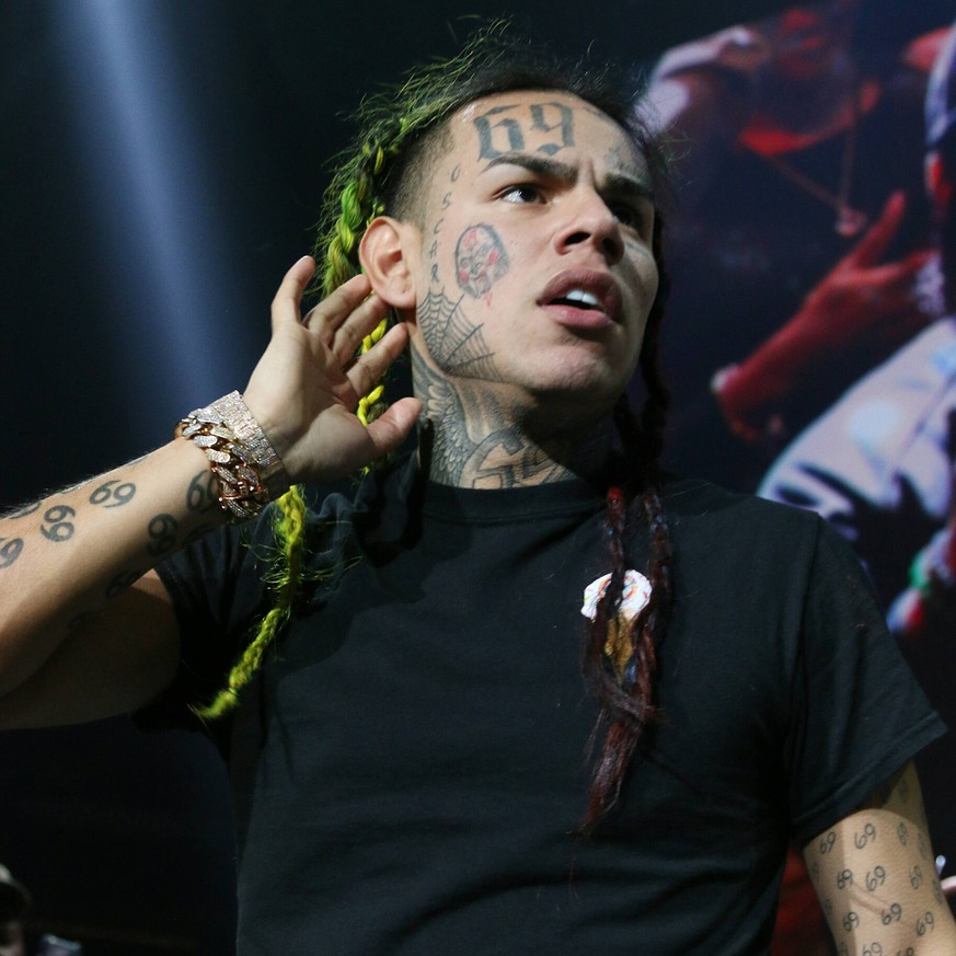 NEWARK, NJ - OCTOBER 28: Tekashi 6ix9ine at Power 105.1 s Powerhouse 2018 at Prudential Center on October 28, 2018 in Newark, New Jersey. PUBLICATIONxINxGERxSUIxAUTxONLY Copyright: xWalikxGoshornx