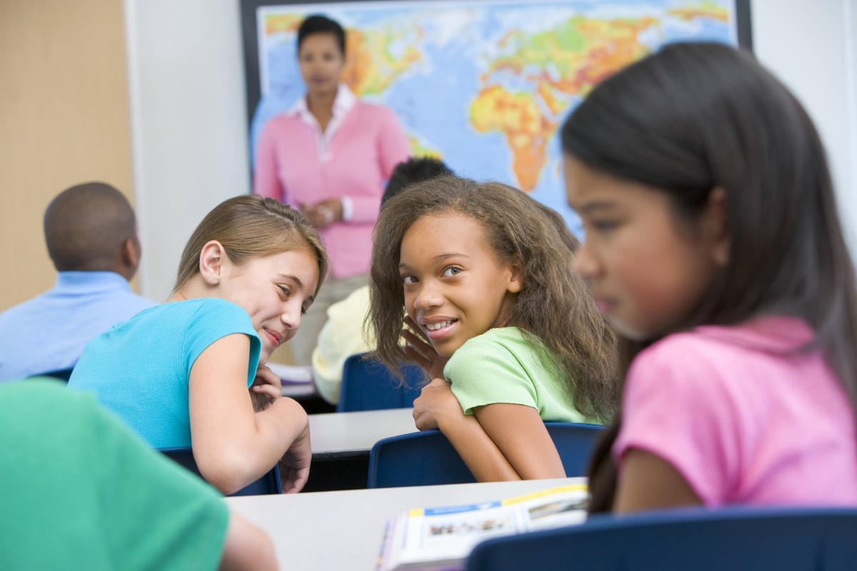 Female pupil being bullied in elementary school, model released, , 545687.jpg, horizontal, colour, color, image, two people with others, group, small group of people, child, children, pre-teen, girl, ...