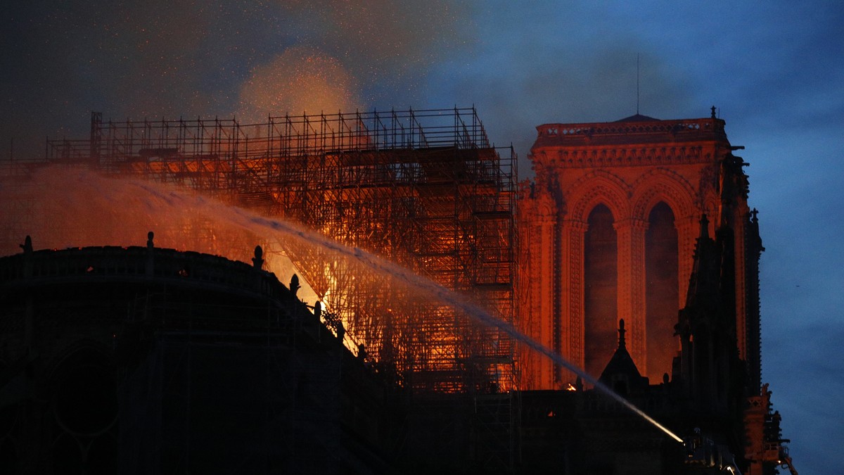 Notre Dame in Paris Feuerwehr gewinnt den Kampf gegen die Flammen