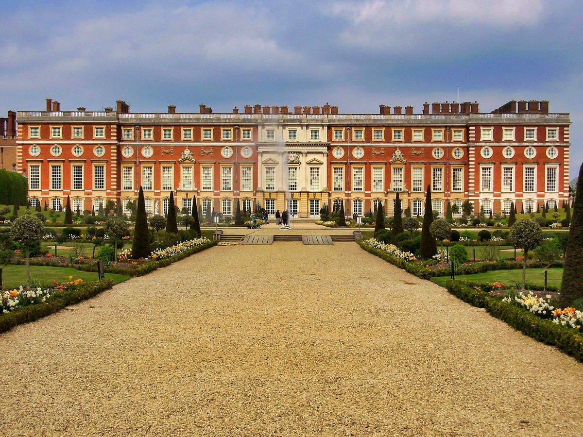 William and Marys Garden at Hampton Court Palace, London, England. William and Marys Garden at Hampton Court Palace, London, England. xkwx court, palace, tourism, travel, architecture, history, castl ...