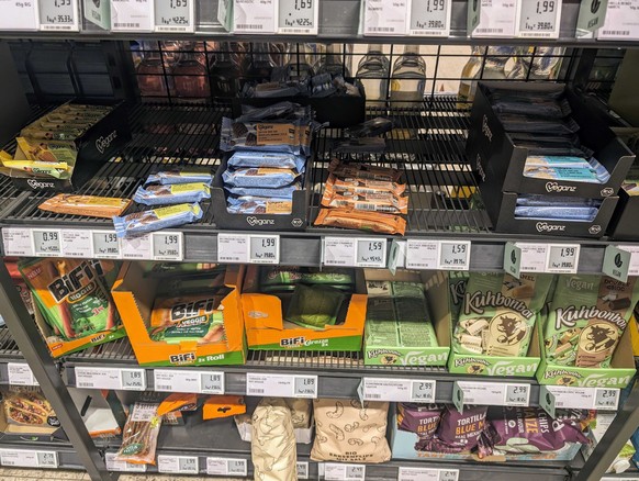 Veganz Regal Rewe Supermarkt Produkte Aufstriche Müsli Riegel Kekse Glutenfrei Regale