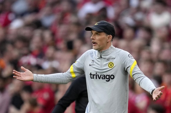 14.05.2022, Gro�britannien, London: Fu�ball: FA-Cup England, FC Chelsea - FC Liverpool, Finale, im Wembley-Stadion: Chelseas Cheftrainer Thomas Tuchel gestikuliert an der Seitenlinie. Foto: Kirsty Wig ...