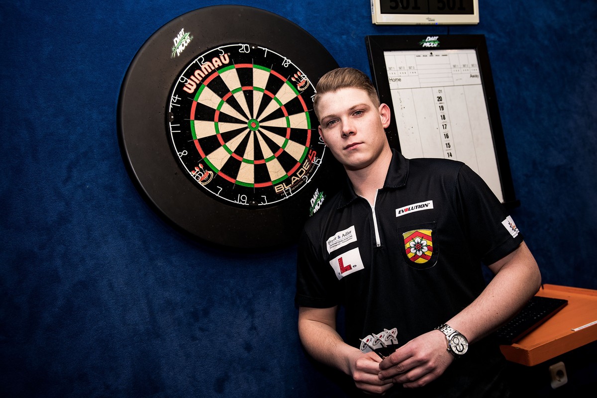 06.12.2019, xfux, Dart, Nico Kurz Teilnehmer Darts-Weltmeisterschaft 2020 Training und Fototermin in Darmstadt, emspor, emonline, v.l. Nico Kurz Hanau Dartspieler / Dartsspieler Darmstadt *** 06 12 20 ...