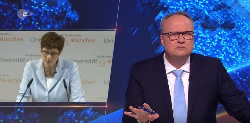 Oliver Welke (r.) versteht kein Wort der Ministerin.