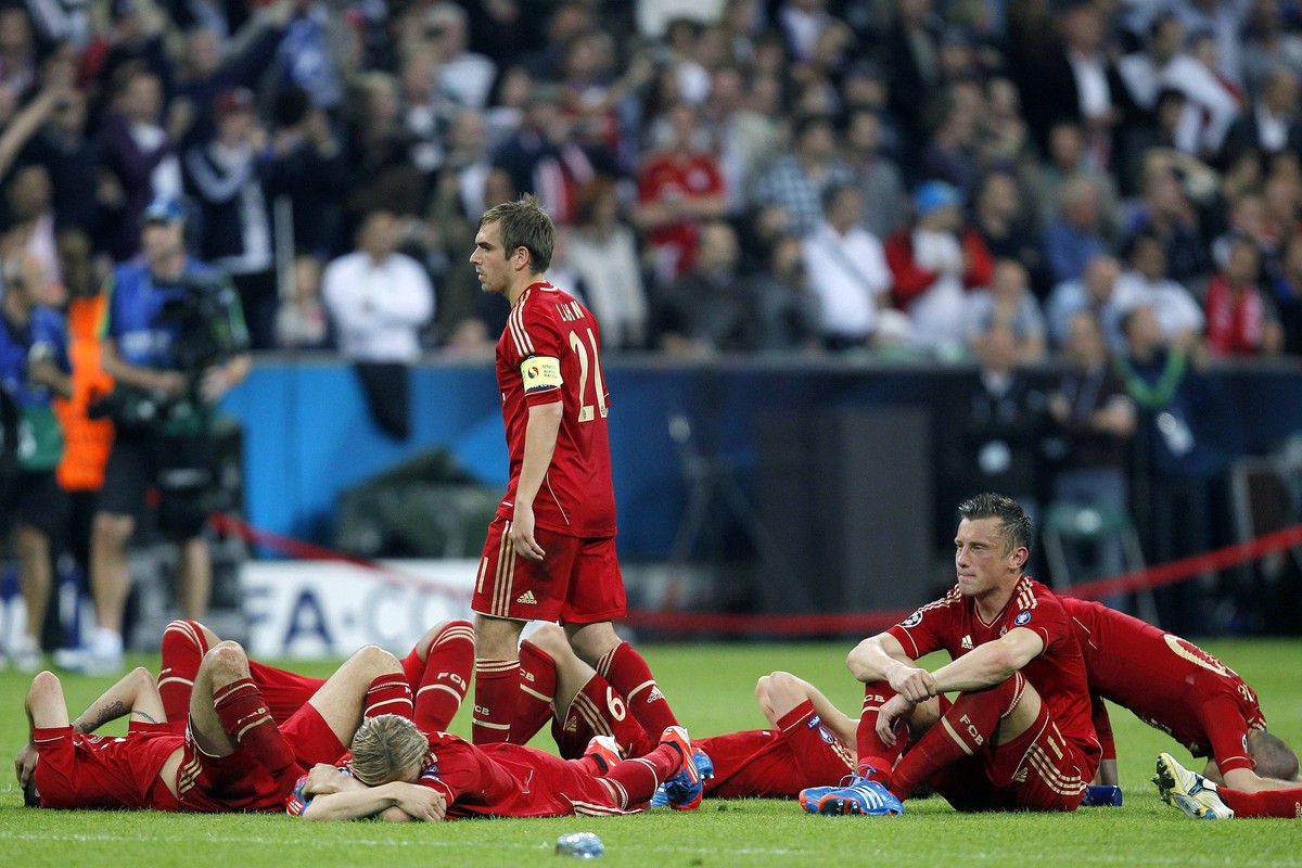 MUNCHEN , 19-05-2012 Stadion Aliianz Arena , seizoen 2011 / 2012 , Finale Champions League FC Bayern Munchen - Chelsea 1-1. Chelsea wint na penalties. Spanning bij de penaties met o.a. Philip Lahm en  ...