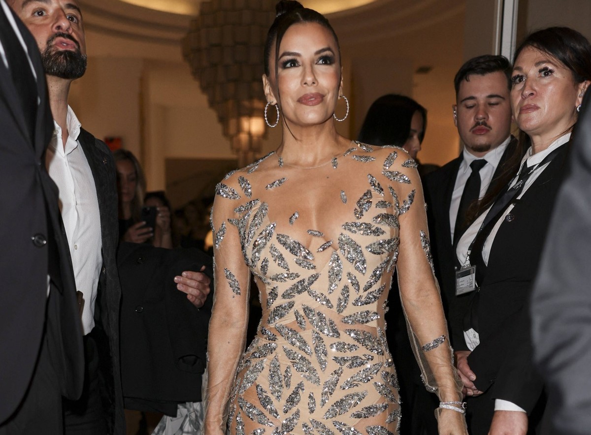 Cannes - Eva Longoria At The Martinez Eva Longoria is spotted at Hotel Martinez during the 77th Cannes Film Festival on May 19, 2024 in Cannes, France. Photo by Marco Piovanotto/ABACAPRESS.COM Cannes ...