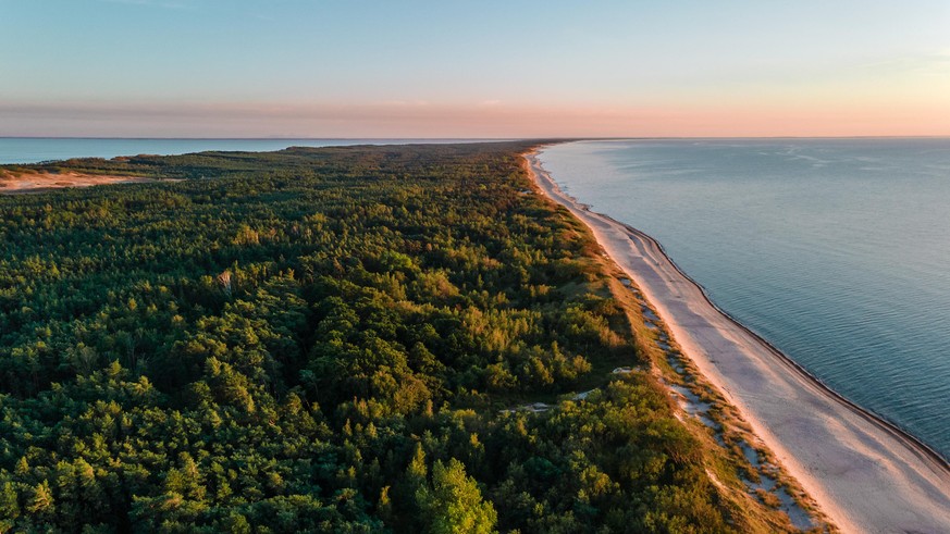 Die Landschaft der kurischen Spucke auf der Ostsee blieb bisher vom Plastikmüll verschont.
