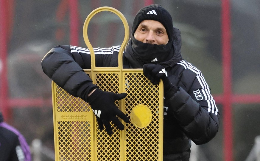 Trainer Thomas Tuchel, Portraet, Portrait, Fussball / FC Bayern Muenchen / Training an der Saebenerstrasse / 02.01.2024 / FOTO: Mladen Lackovic / LakoPress *** Coach Thomas Tuchel, Portraet, Portrait, ...