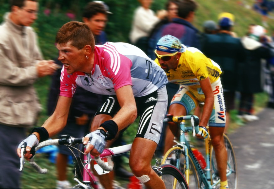 Jan Ullrich vor Marco Pantani in der Tour de France 1998 *** Jan Ullrich in front of Marco Pantani in the Tour de France 1998