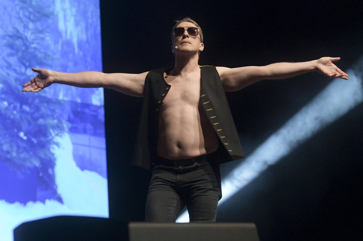 Oliver Pocher mit seiner Show Liebeskasper live in der Swiss Life Hall. Hannover, 20.01.2024 *** Oliver Pocher with his show Liebeskasper live at the Swiss Life Hall Hannover, 20 01 2024 Foto:xN.xHeus ...