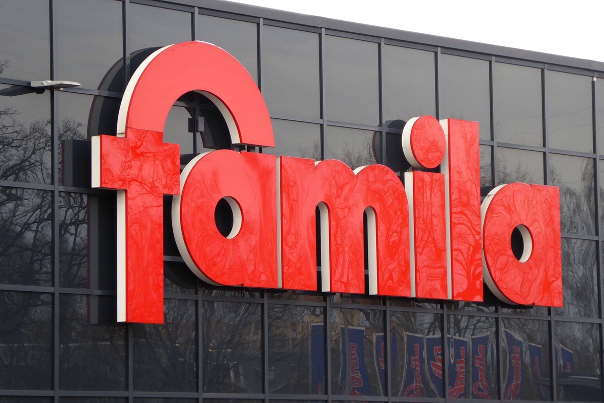 Famila / Logo / Schriftzug / Supermarkt / Warenhaus / Warenhauskette / Hypermarktkette / Lebensmittel Famila *** Famila Logo Lettering Supermarket Department Store Hypermarket Chain Food Famila PUBLIC ...