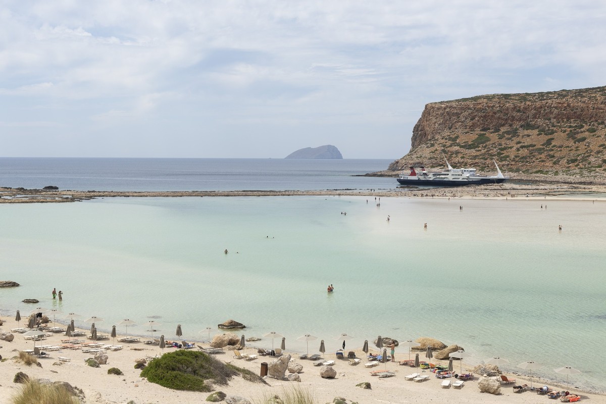 ARCHIV - 12.05.2022, Griechenland, Kissamos: Teilansicht des Strandes von Balos und seiner Lagune im nordöstlichen Teil der Insel Kreta. (zu dpa: «Beben der Stärke 6,1 vor griechischer Insel Kreta») F ...