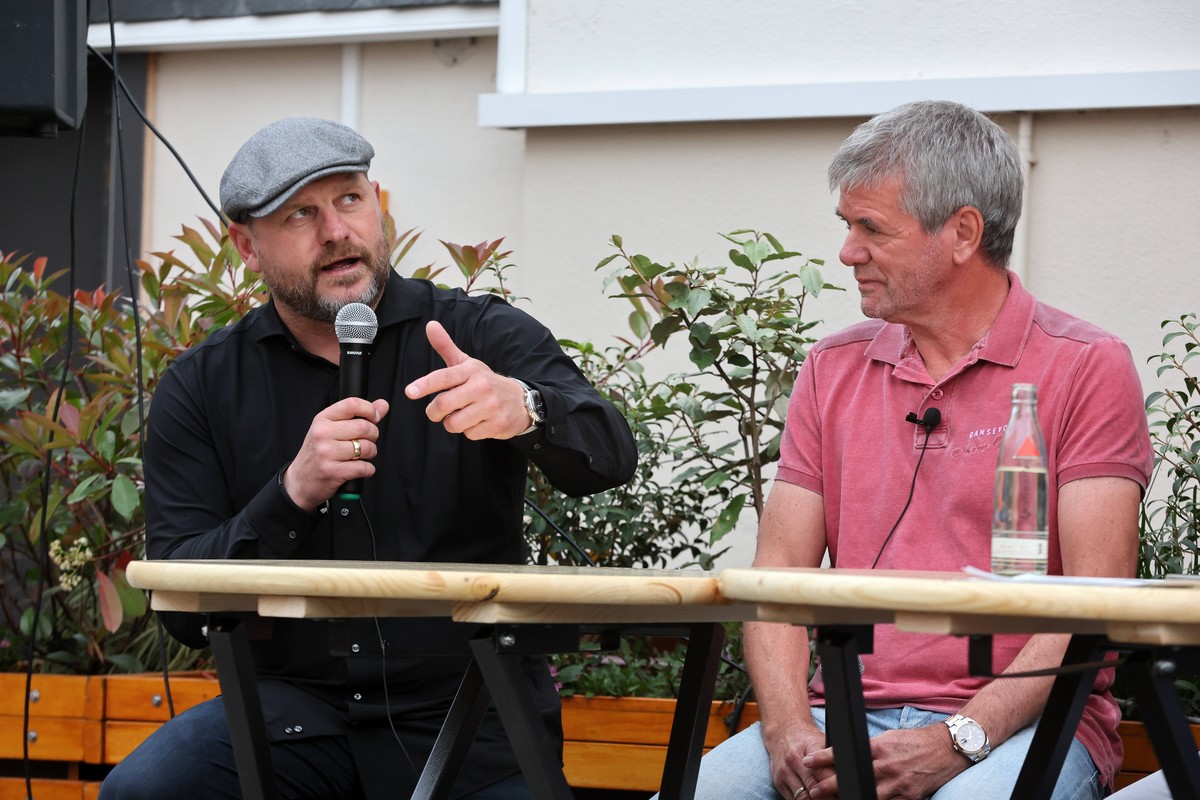 Gaststätte Unkelbach Köln, Loss mer schwade, von links: Steffen Baumgart, Friedhelm Funkel, 12.05.2022, Bild: *** Restaurant Unkelbach Cologne, Loss mer schwade, from left Steffen Baumgart, Friedhelm  ...