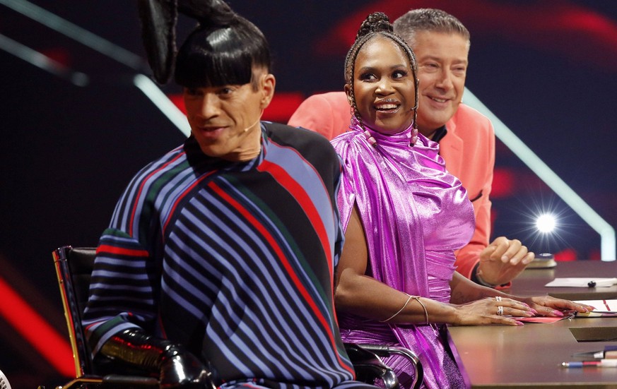 Jorge Gonzalez, Motsi Mabuse und Joachim Llambi in der siebten Live-Show der 17. Staffel der RTL-Tanzshow Let s Dance im MMC Coloneum. Köln, 19.04.2024 *** Jorge Gonzalez, Motsi Mabuse and Joachim Lla ...