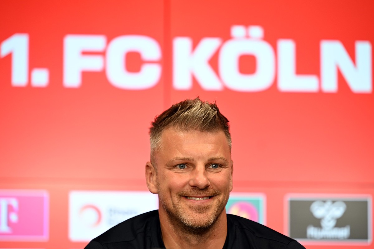 25.06.2025, Nordrhein-Westfalen, Köln: Fußball: Bundesliga, Offizielle Vorstellung von Lukas Kwasniok als Trainer des 1. FC Köln. Lukas Kwasniok, neuer Trainer des 1. FC Köln, beantwortet die Fragen v ...