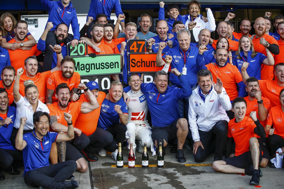 #20 Kevin Magnussen (DNK, Haas F1 Team), #47 Mick Schumacher (DEU, Haas F1 Team), Guenther Steiner (ITA, Haas F1 Team), Gene Haas (USA, Haas F1 Team), F1 Grand Prix of Great Britain at Silverstone Cir ...