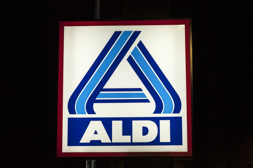 Aldi Logo im Dunkeln Aldi Logo im Dunkeln

ALDI emblem in The dark ALDI emblem in The dark