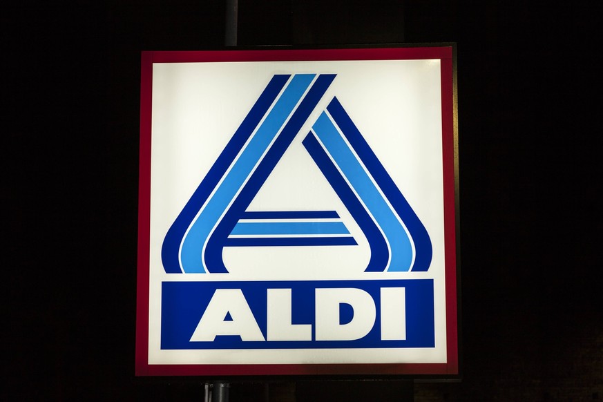 Aldi Logo im Dunkeln Aldi Logo im Dunkeln

ALDI emblem in The dark ALDI emblem in The dark