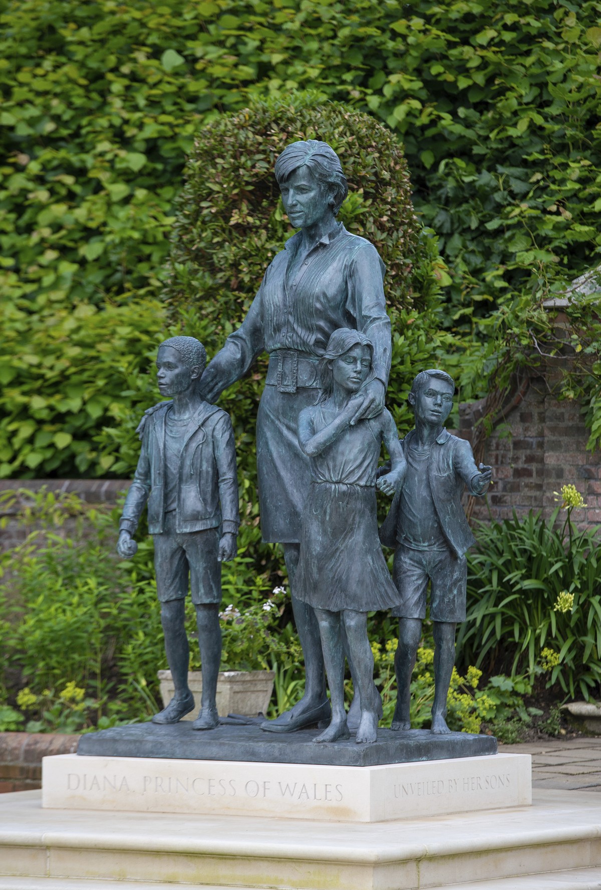A view of a statue commissioned by Britain&#039;s Prince William and Prince Harry of their mother Princess Diana, on what woud have been her 60th birthday, in the Sunken Garden at Kensington Palace, L ...