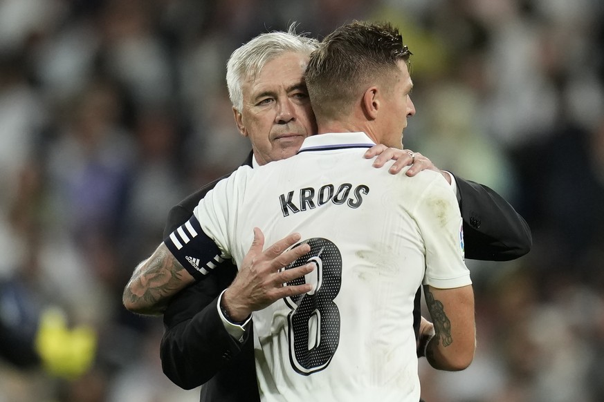 Real Madrid&#039;s head coach Carlo Ancelotti, left, hugs with Toni Kroos after the Spanish La Liga soccer match between Real Madrid and Sevilla at the Santiago Bernabeu stadium in Madrid, Saturday, O ...