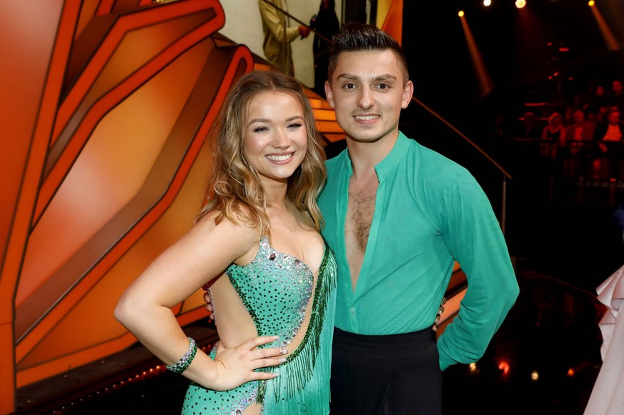 Julia Beautx mit Profitänzer Zsolt Sandor Cseke bei der Kennenlern-Show der 16. Staffel der RTL-Tanzshow Let s Dance im MMC Coloneum. Köln, 17.02.2023 *** Julia Beautx with professional dancer Zsolt S ...