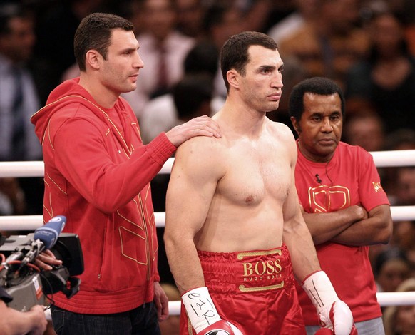 Die beiden Klitschkos und Trainer&nbsp;Emanuel Steward.